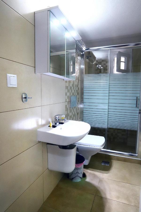 Ourania Apartment Drama Luaran gambar